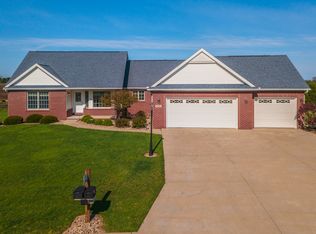 15997 Crestwicke Dr, Bloomington, IL