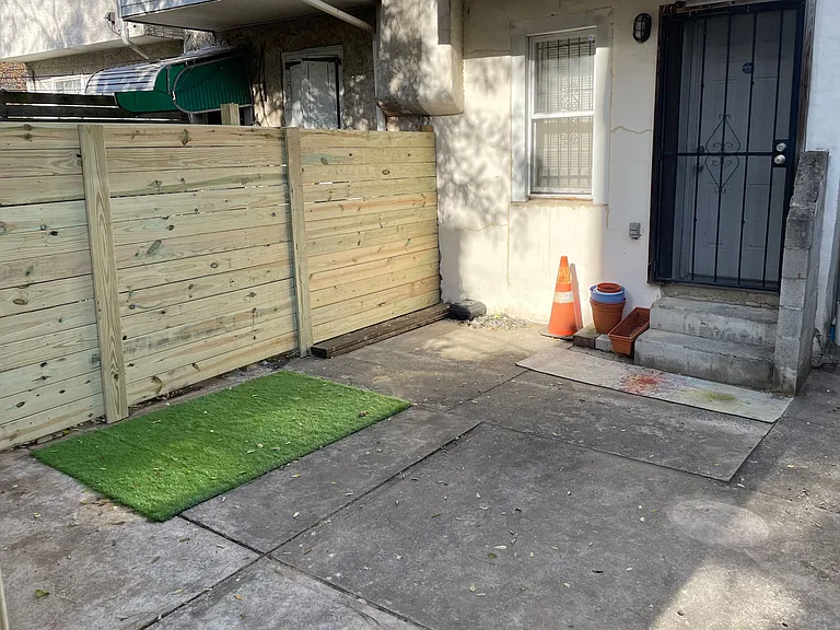 1730 Monument St — Photo 25