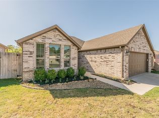 812 N Ridge Dr, White Settlement, TX 76108