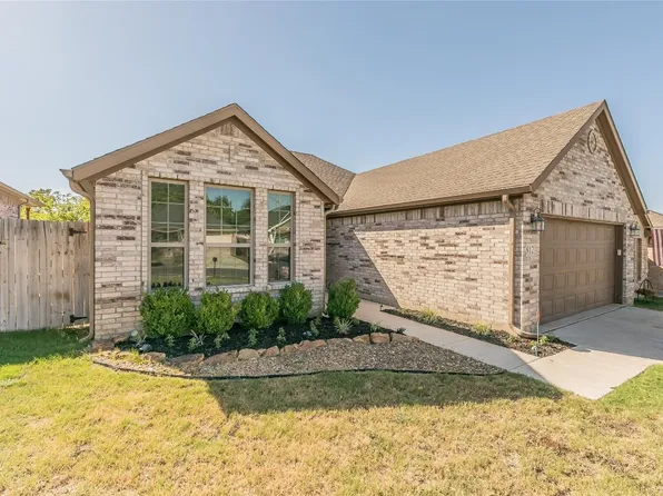 812 N Ridge Dr, White Settlement, TX 76108
