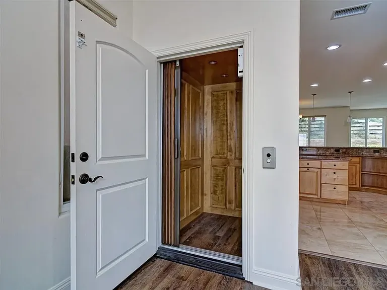 1820 Malden St — Photo 19