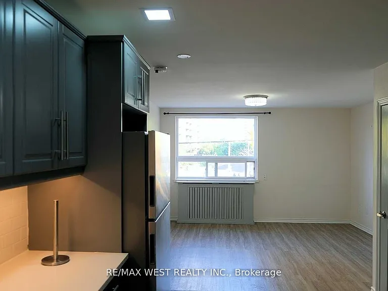 4992 B Dundas St W #2 — Photo 3