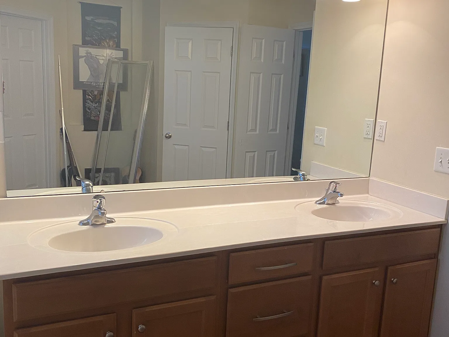 3 bed, 2.5 bath, 2190 sqft, $2,175 — Photo 1