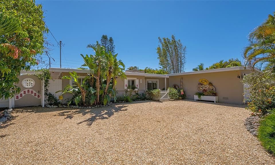 1st image of 384 Avenida Madera