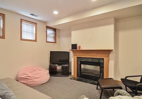4th image of 3117 N Damen Ave #Dplxdwnflt
