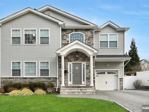 140 Dudley Dr, Bergenfield, NJ 07621