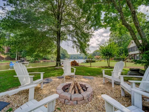 203 White Antelope St, Waleska, GA 30183