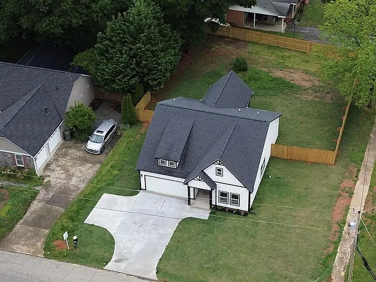 104 Garrett St — Photo 9