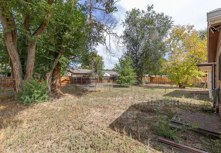 214 E Saint Clair Ave — Photo 14