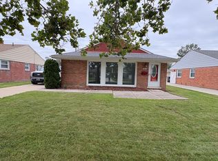 18075 Hinton St, Riverview, MI 48193