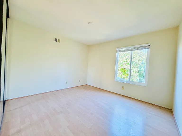10 Coldbrook — Photo 14