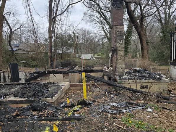 1257 Gus Thornhill Jr Dr, East Pt, GA 30344