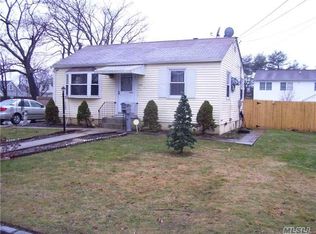 234 E 2nd St, Deer Park, NY 11729