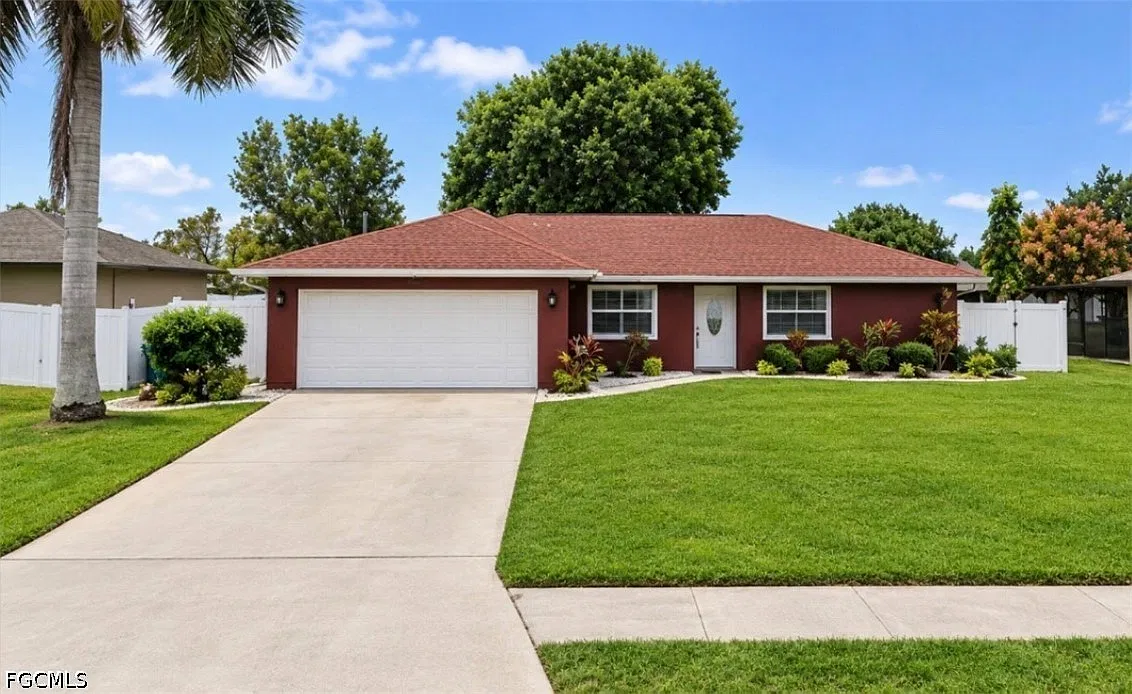 3 bed, 2.0 bath, 1396 sqft, $1,615 — Photo 1