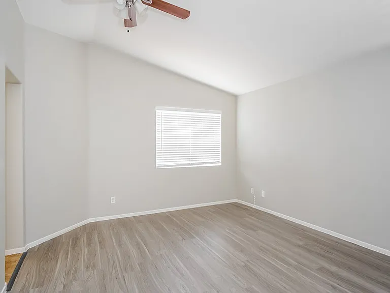 716 Pine Field Ln — Photo 9