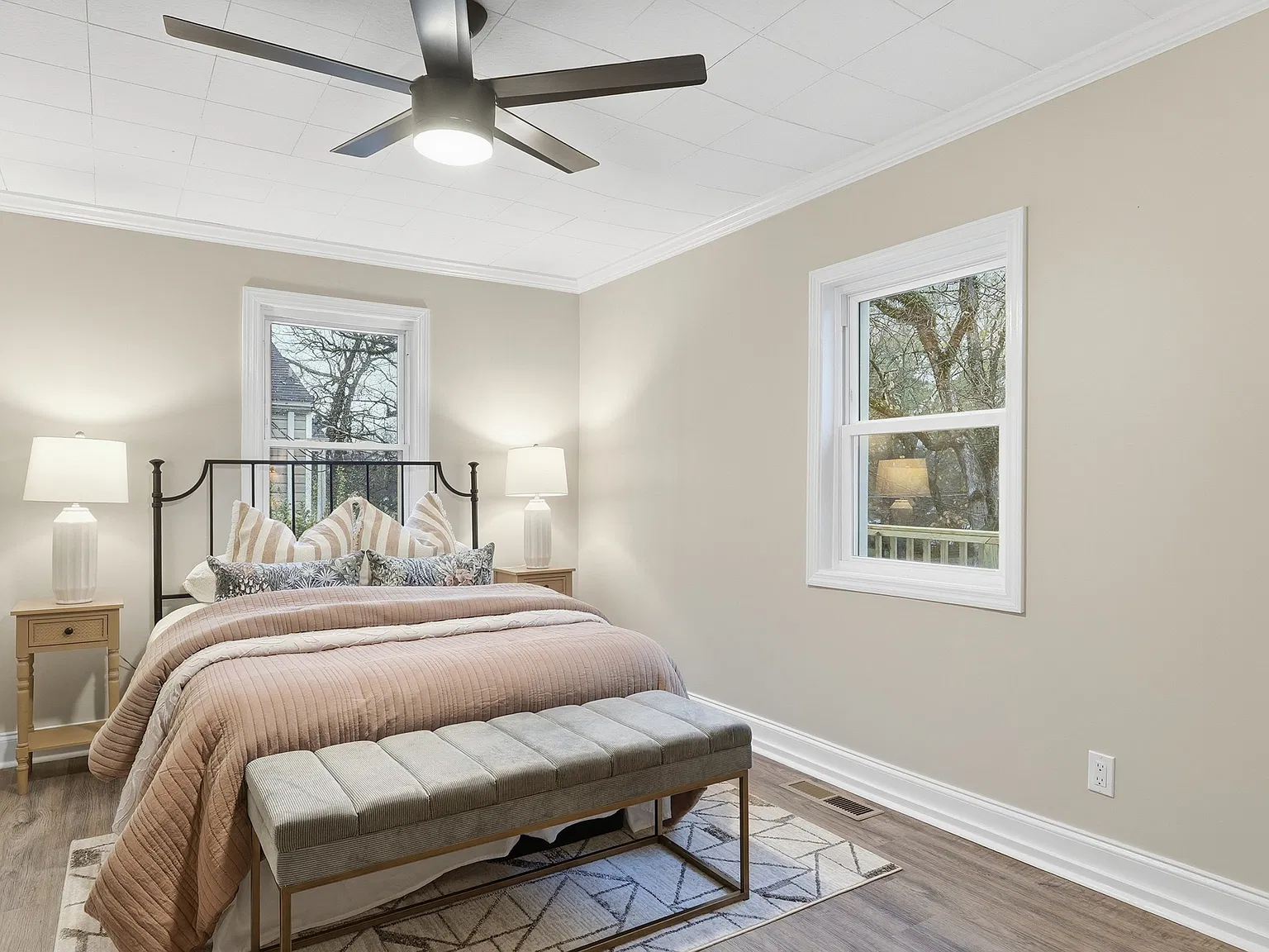 3 bed, 858 sqft, $1,600 — Photo 3