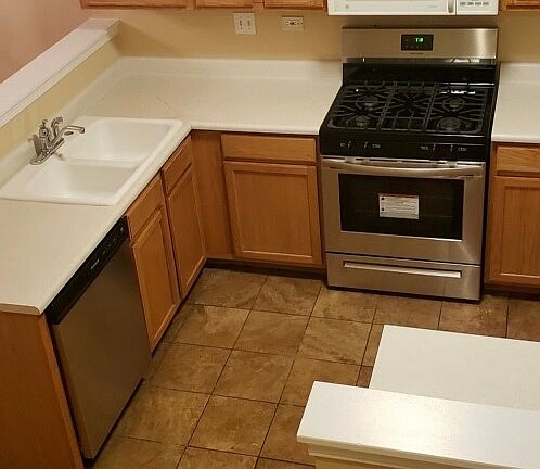 3rd image of 1074 Hill Ave #1074
