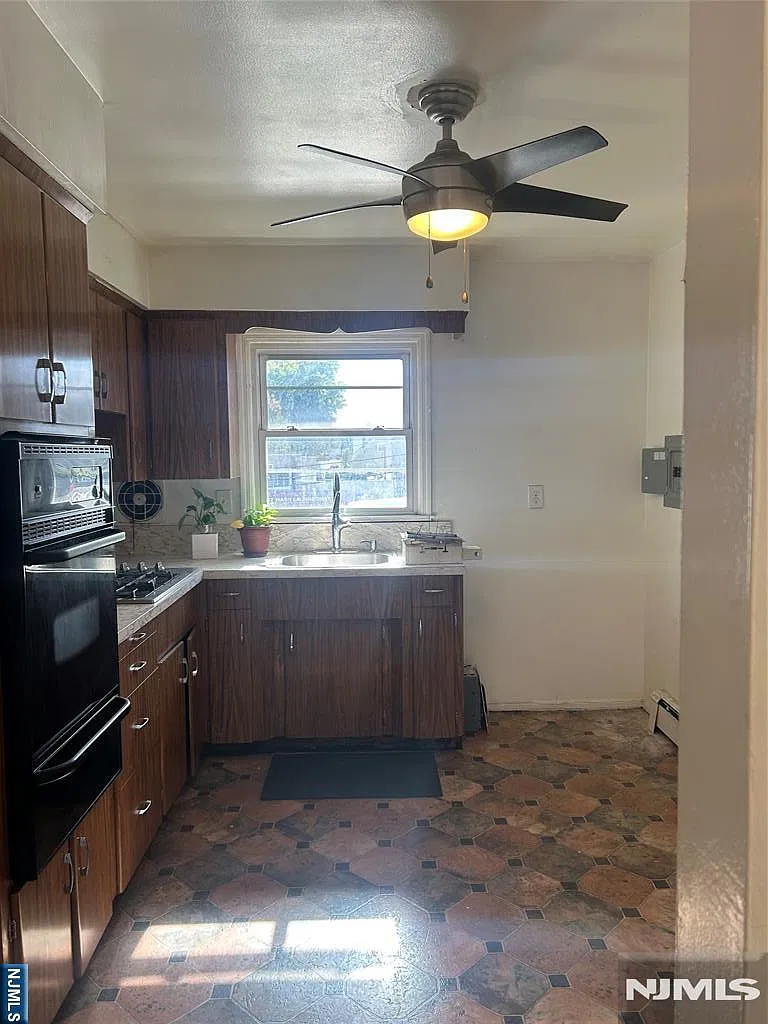 2 bed, 1.0 bath, $2,000 — Photo 4
