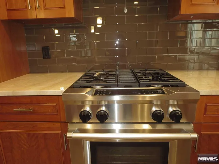 456A Glen Ave #A — Photo 6