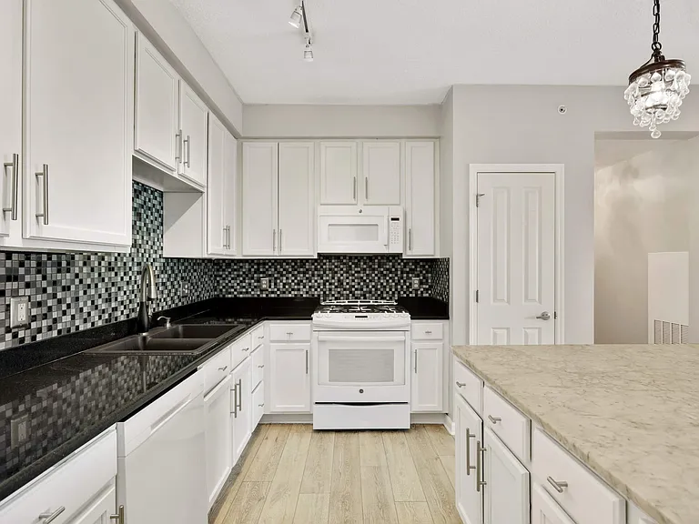 500 E Grant St — Photo 26