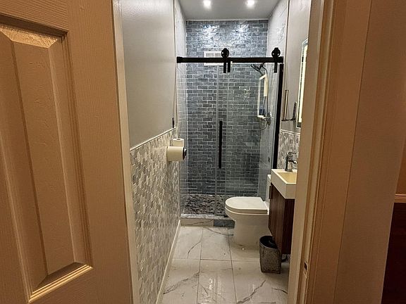5th image of 3111 W Montgomery Ave APT 1
