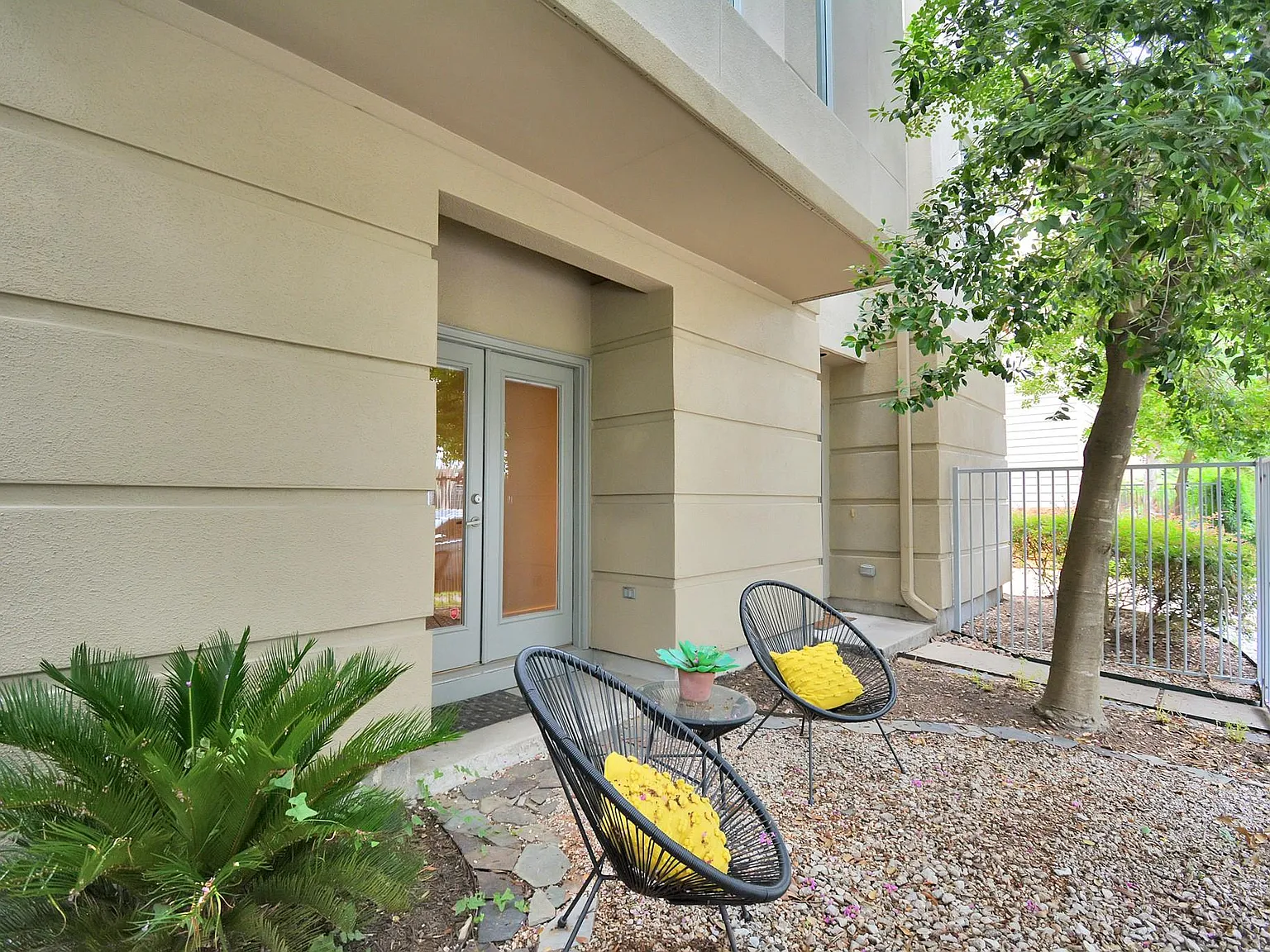 3 bed, 3.5 bath, 2328 sqft, $3,250 — Photo 3