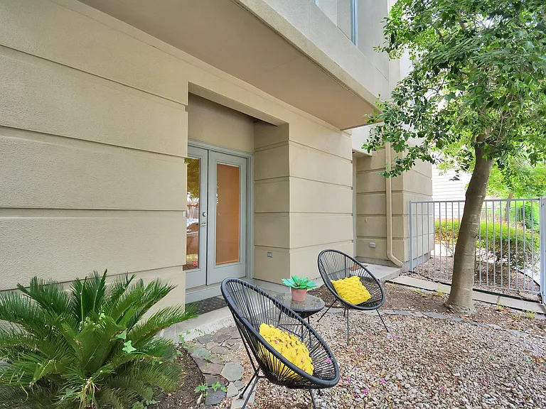 1118 Columbus St #B — Photo 3