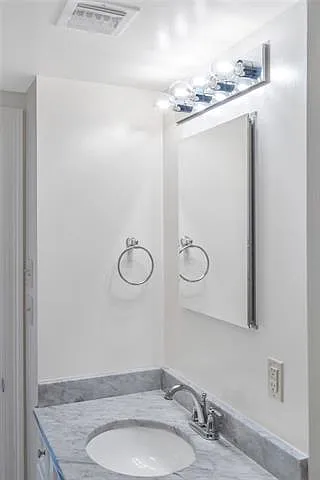 438 Dauphine St #1A — Photo 13