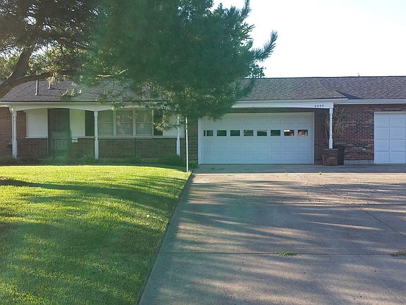2nd image of 2555 Rosewood Dr