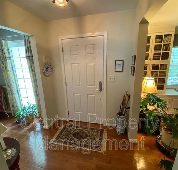 4724 Coach Hill Dr — Photo 9