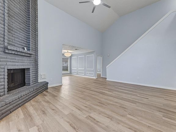 5th image of 2118 Creekshire Dr