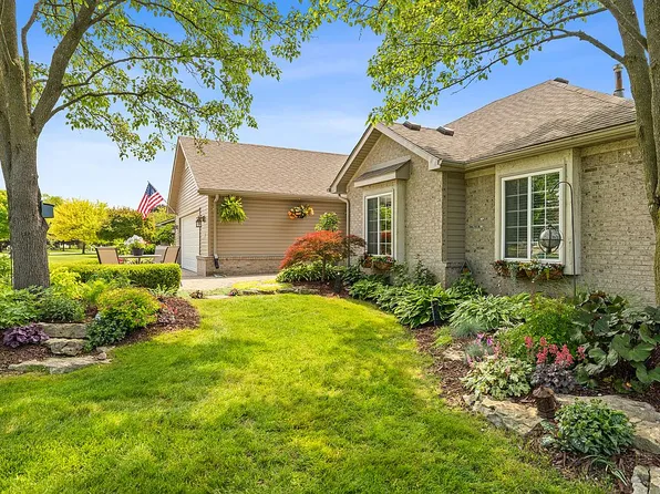 533 Sunrise Dr, Clarkston, MI 48348