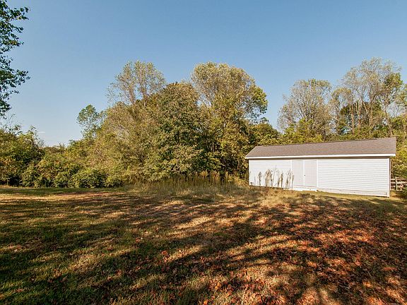 5th image of 105 Ashland Dr