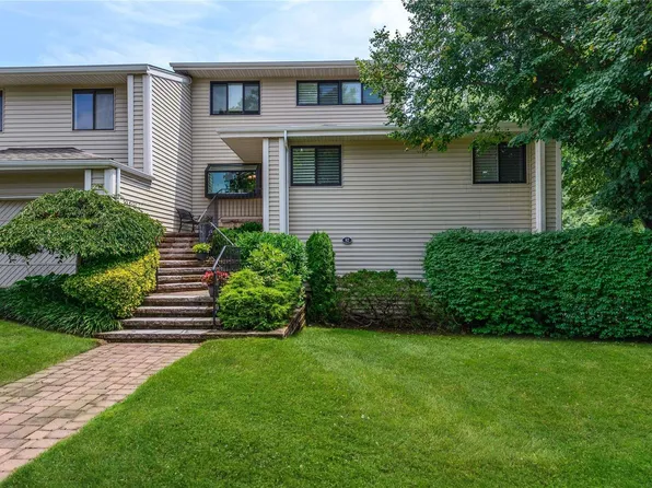 82 Chestnut Lane #82, Woodbury, NY 11797