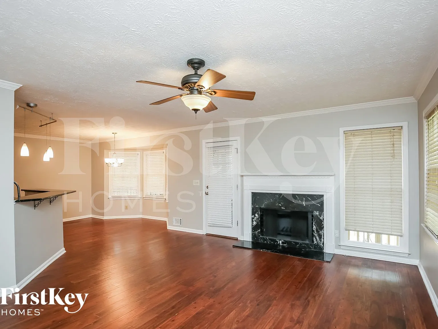 3 bed, 2.0 bath, 2155 sqft, $2,290 — Photo 2