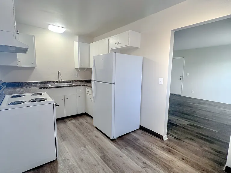 Monterey Manor Apartments — Photo 29