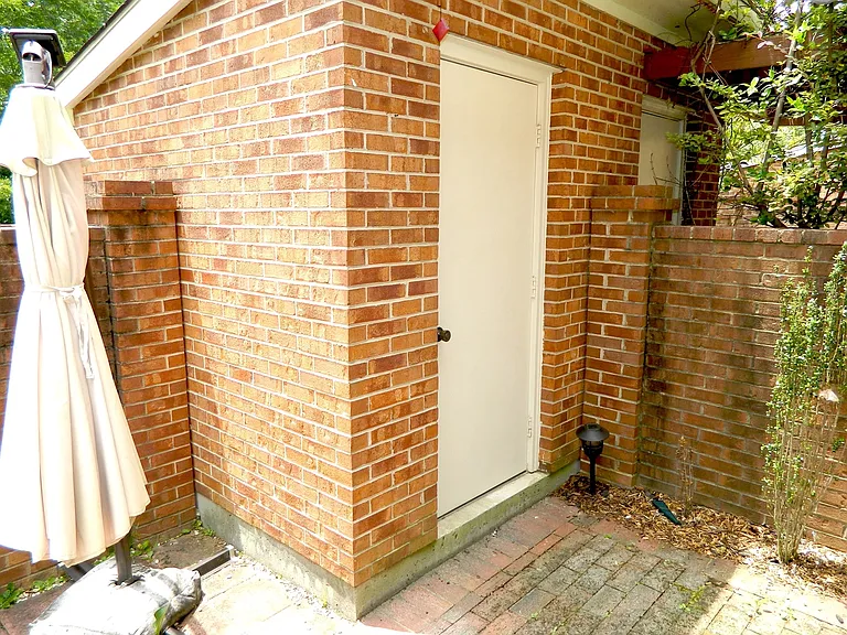407 Folkstone Cir — Photo 22