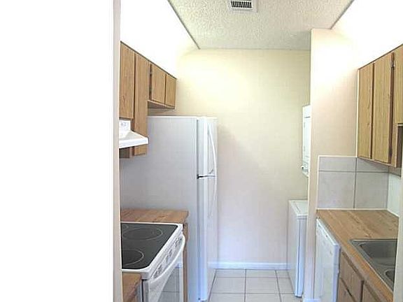 2nd image of 10180 Twin Lakes Dr