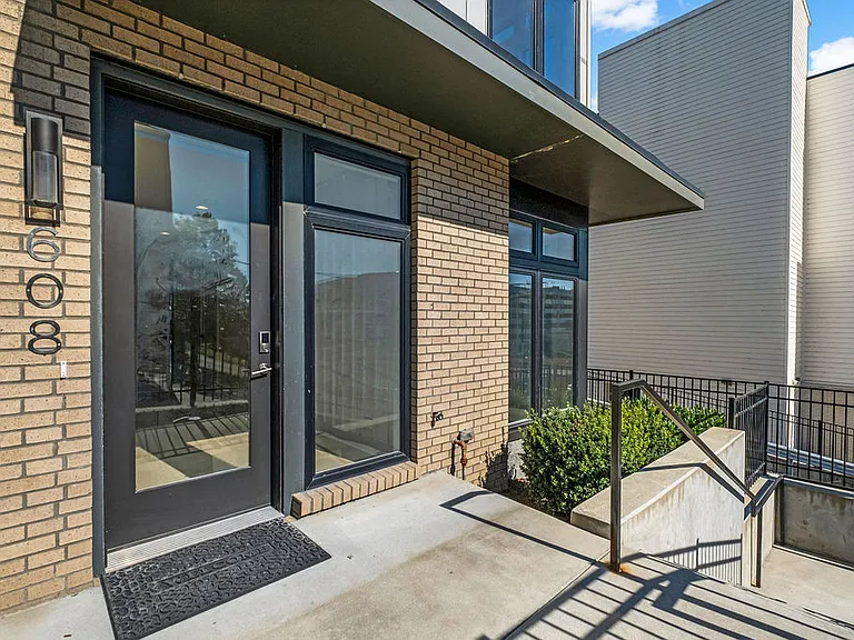 608 Hagan St — Photo 35