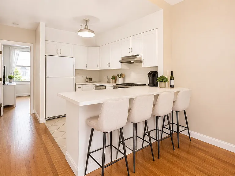 1120 Hudson St #10 — Photo 3