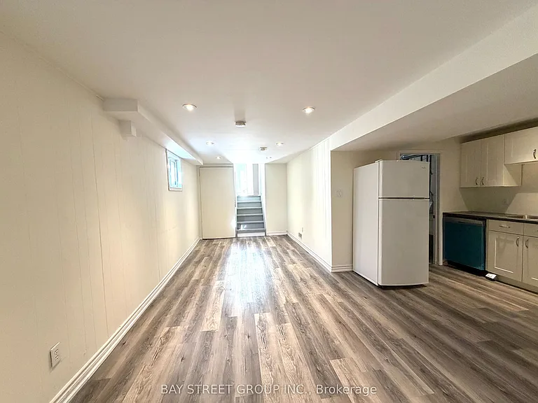 445 Harcourt Dr — Photo 11