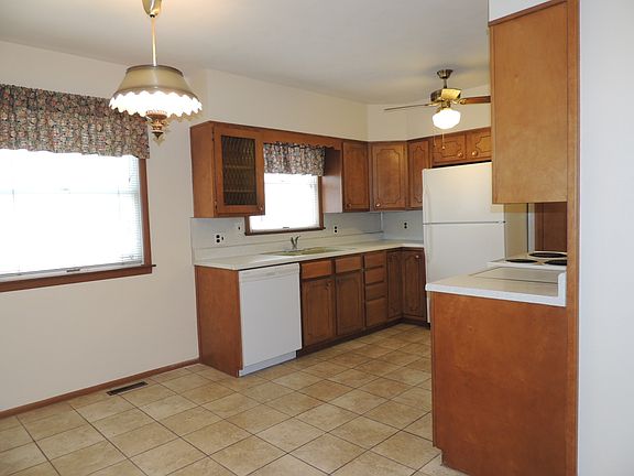 Fully Applianced Kitchen