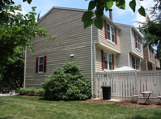 1685 Fieldthorn Dr, Reston, VA 20194