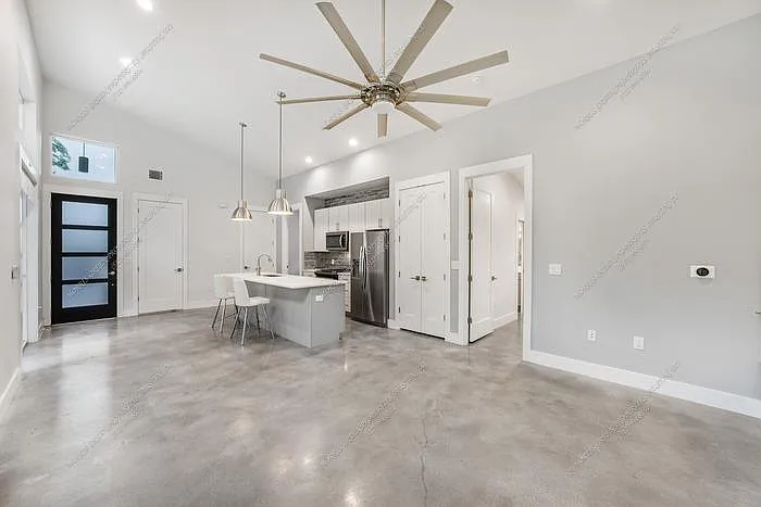 505 W Odell St #2 — Photo 6