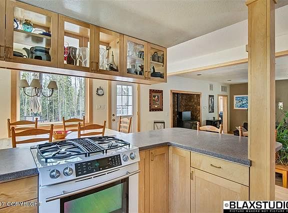 4th image of 1110 Violet Dr