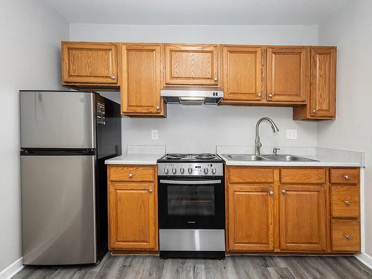 Crown Apartments — Photo 32