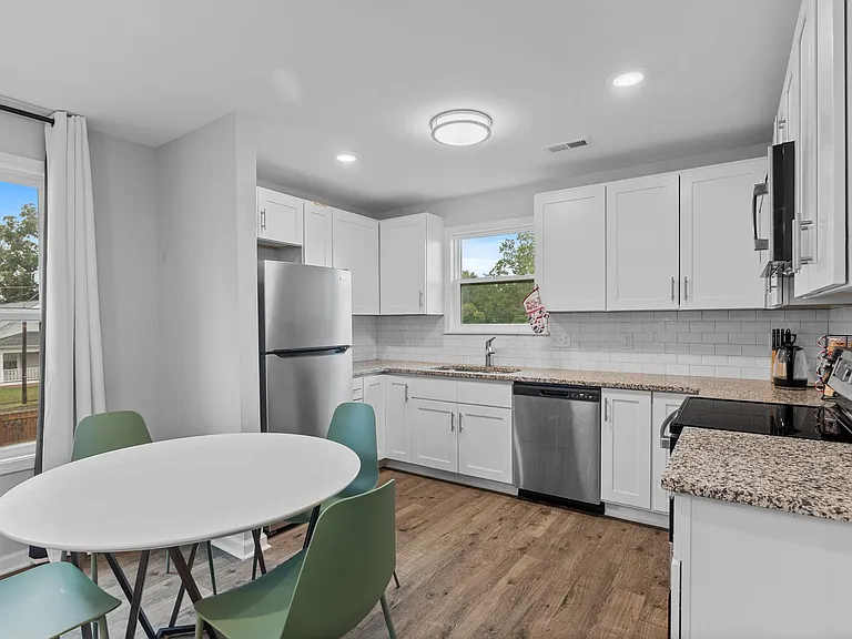 607 Dowd St — Photo 12