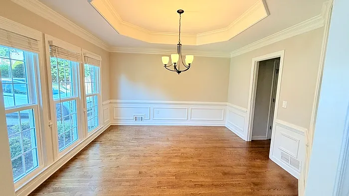 5 bed, 3.5 bath, 2893 sqft, $3,950 — Photo 2