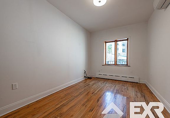 4th image of 914 Bergen St #1