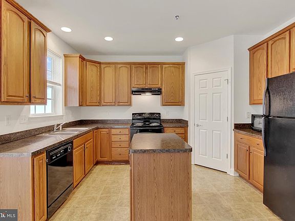 2nd image of 1237 Stonehaven Way